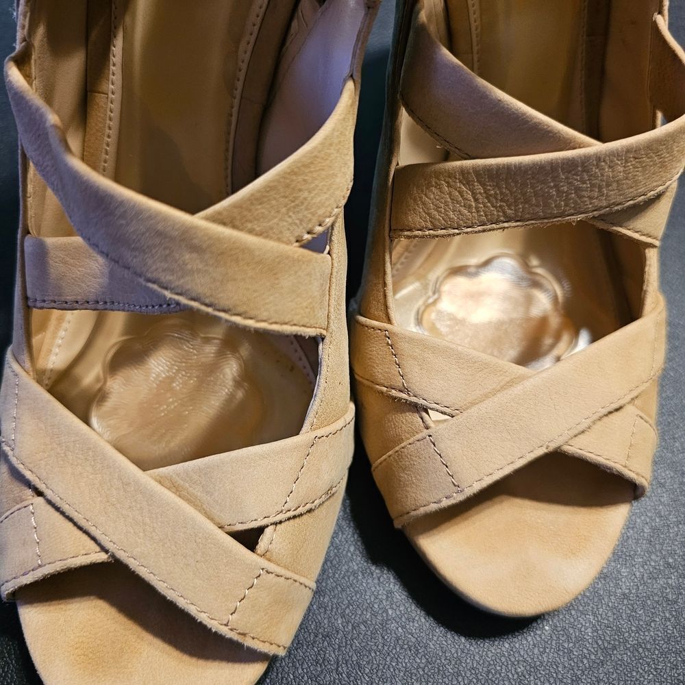Vince Camuto Tan Strappy Block Heels - Picture 5 of 5